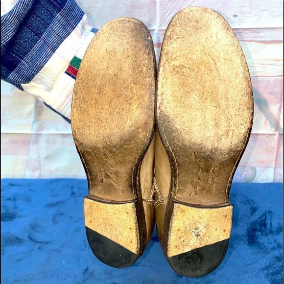 Woman’s sz 9 leather over the calf heeled boots by The Frye Company - Picture 4 of 9